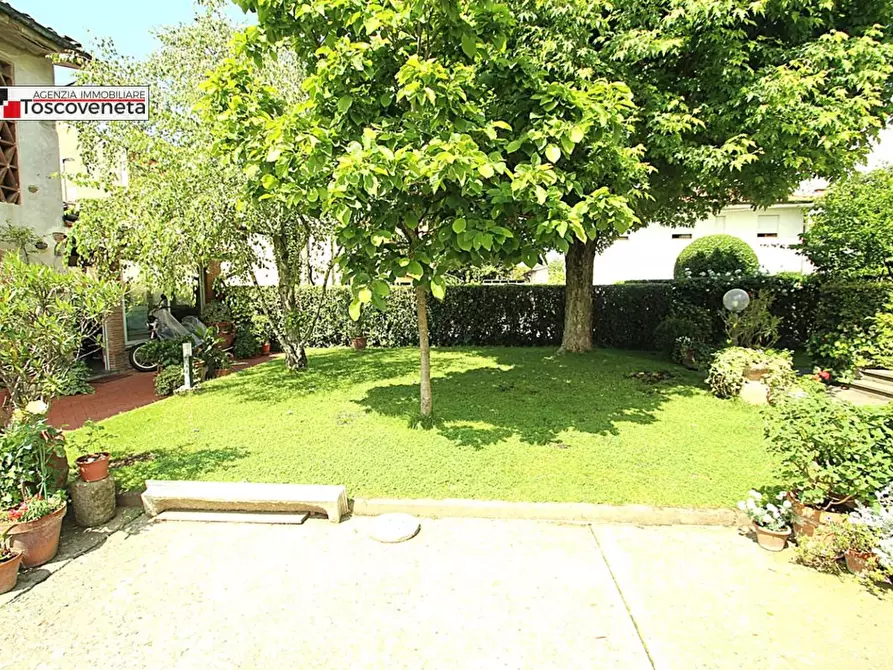Immagine 30 di Casa bifamiliare in vendita  a Lucca