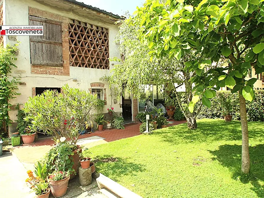 Immagine 27 di Casa bifamiliare in vendita  a Lucca