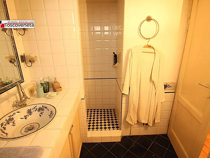 Immagine 22 di Casa bifamiliare in vendita  a Lucca