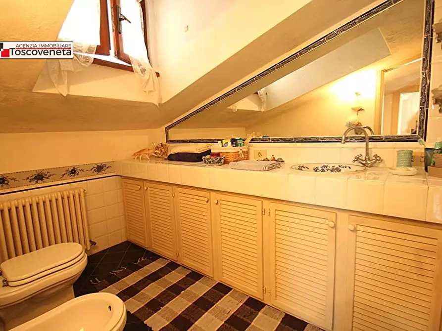 Immagine 21 di Casa bifamiliare in vendita  a Lucca