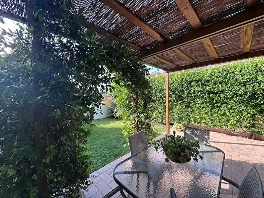 Immagine 1 di Villa in vendita  a Pisa
