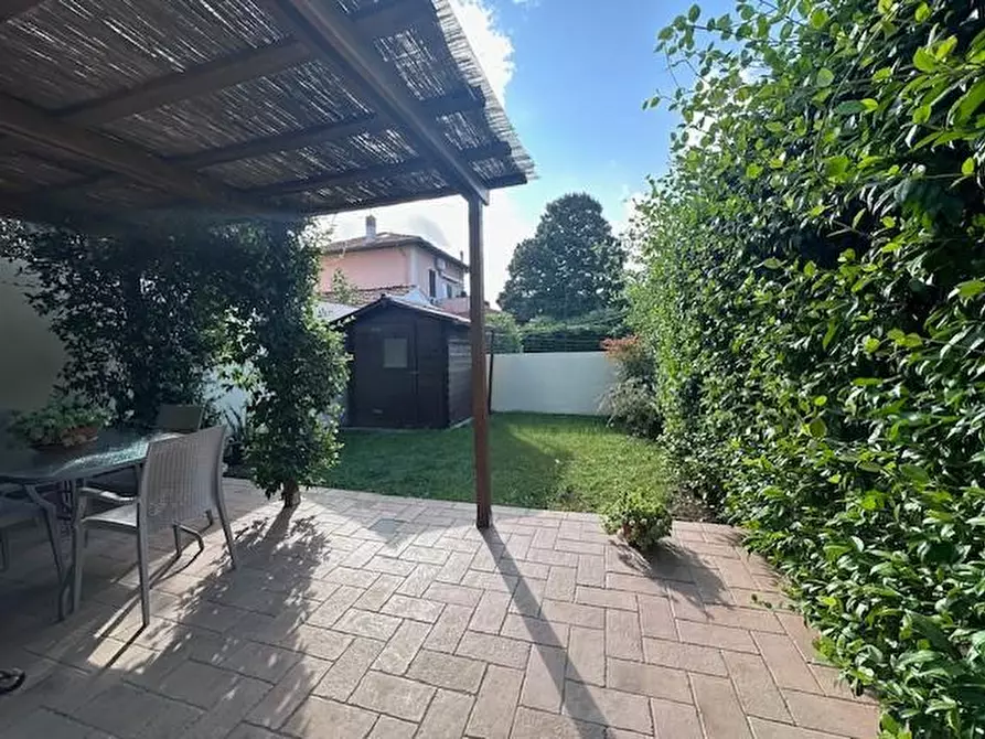 Immagine 3 di Villa in vendita  a Pisa