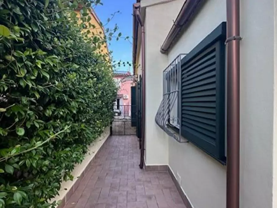 Immagine 4 di Villa in vendita  a Pisa