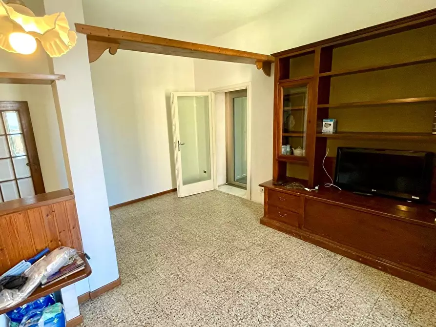 Immagine 2 di Appartamento in vendita  a Viareggio