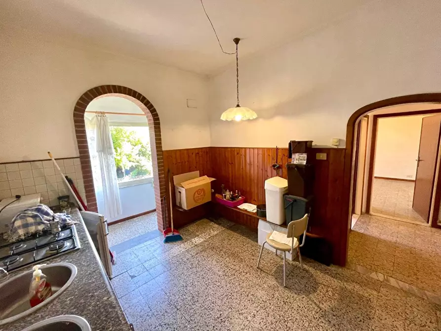 Immagine 4 di Appartamento in vendita  a Viareggio