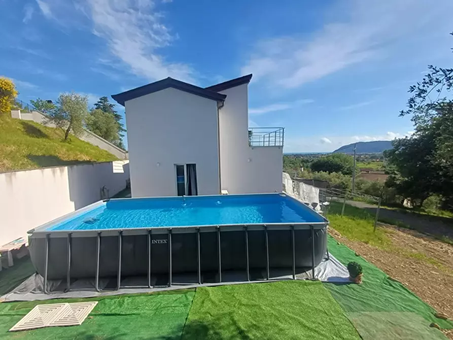 Immagine 9 di Villa in affitto  a Castelnuovo Magra