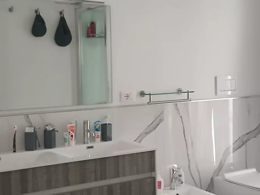 Immagine 42 di Villa in affitto  a Castelnuovo Magra