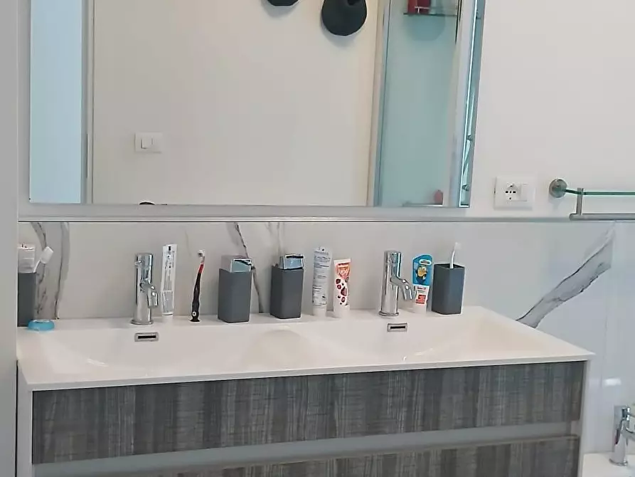 Immagine 22 di Villa in affitto  a Castelnuovo Magra