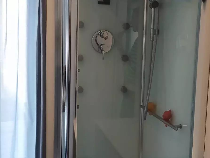 Immagine 23 di Villa in affitto  a Castelnuovo Magra