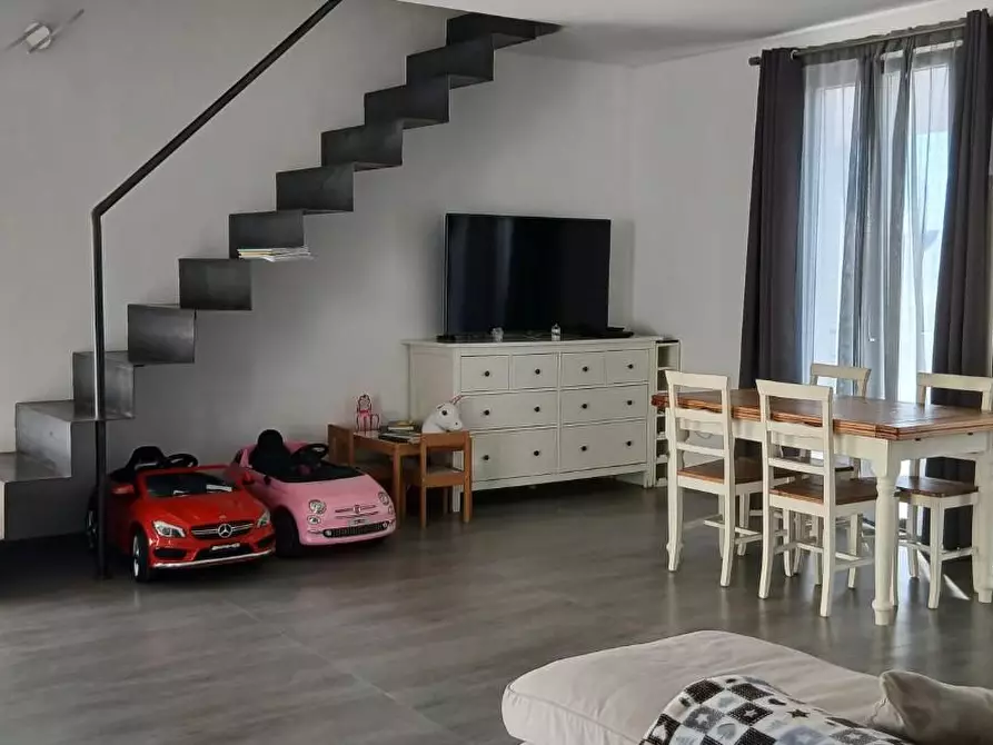 Immagine 28 di Villa in affitto  a Castelnuovo Magra