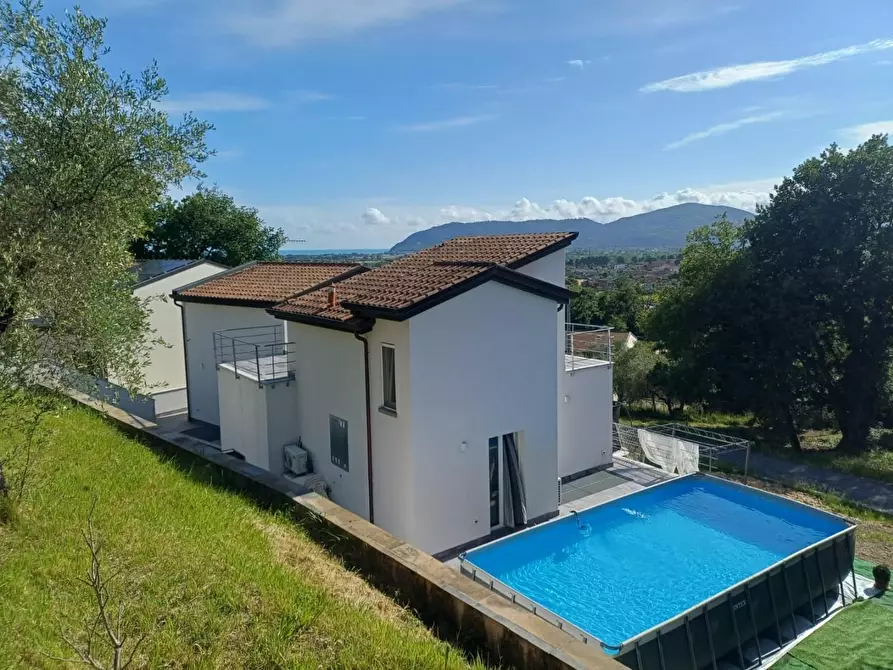 Immagine 1 di Villa in affitto  a Castelnuovo Magra