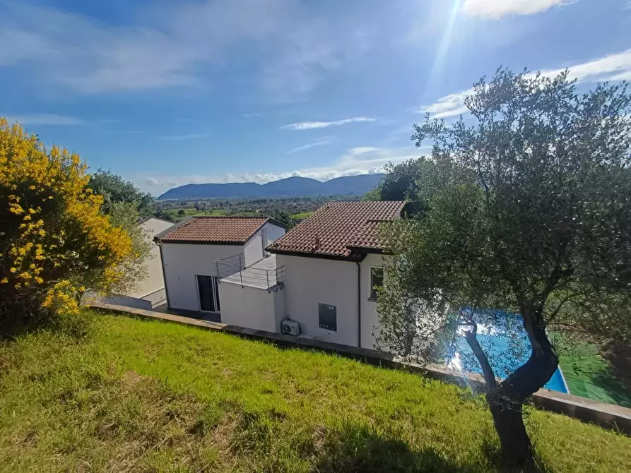 Immagine 2 di Villa in affitto  a Castelnuovo Magra