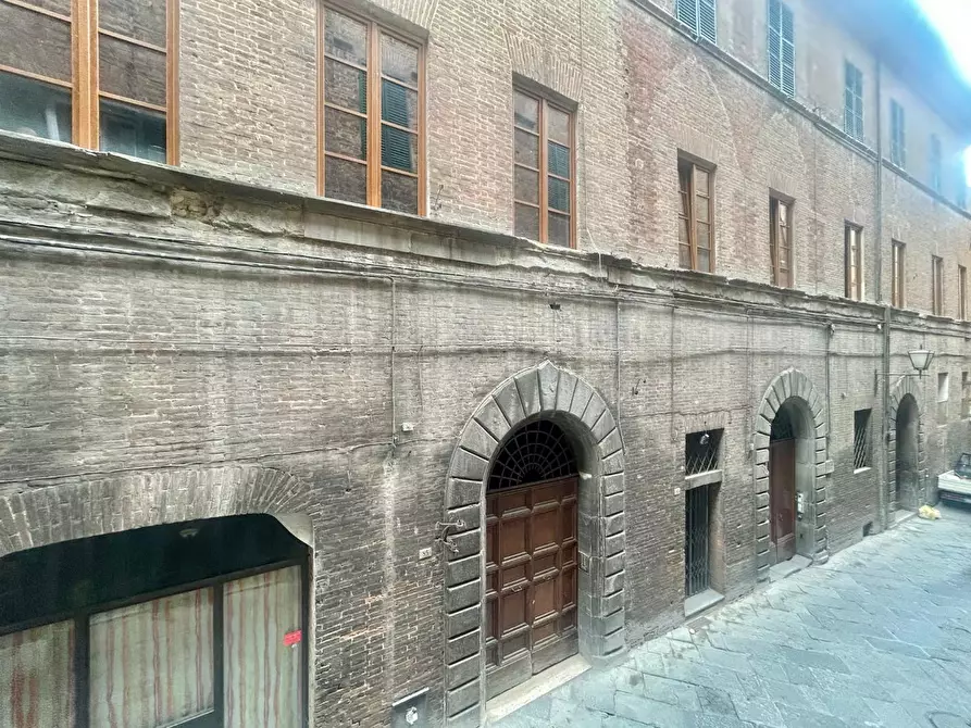Immagine 16 di Appartamento in vendita  a Siena