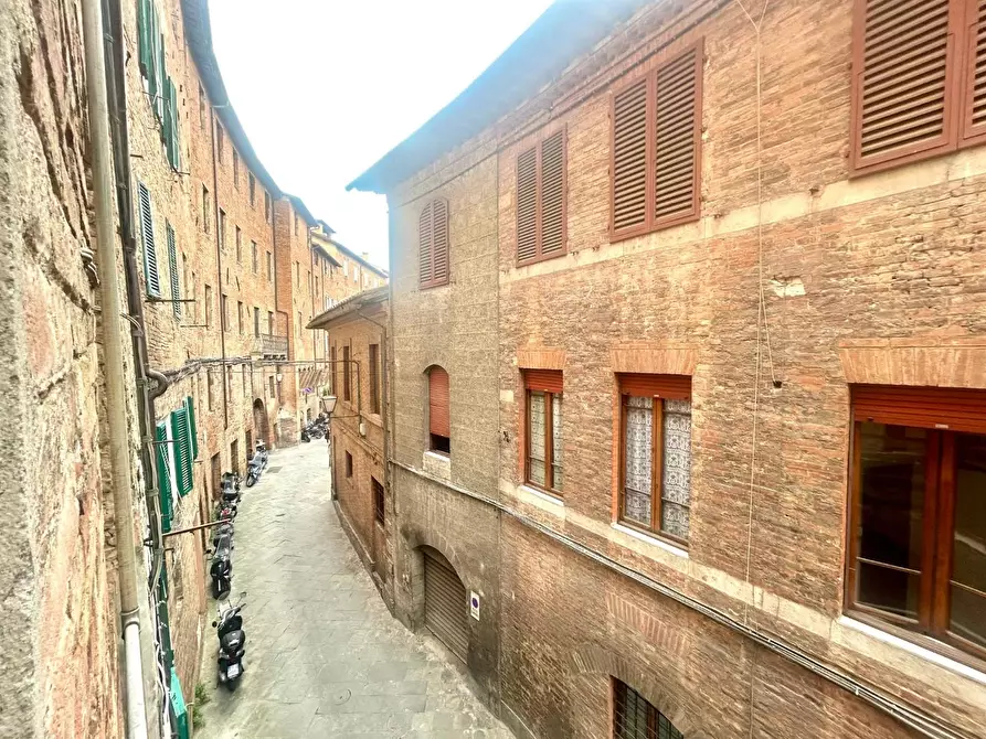 Immagine 17 di Appartamento in vendita  a Siena