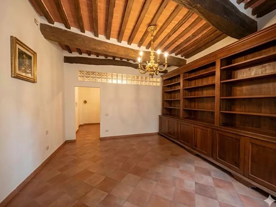 Immagine 12 di Appartamento in vendita  a Siena
