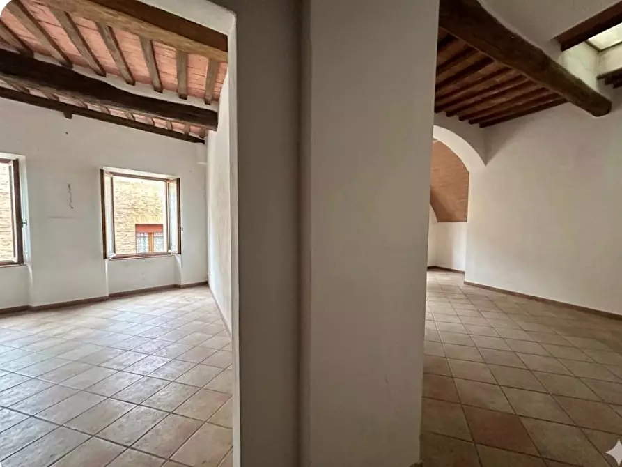 Immagine 2 di Appartamento in vendita  a Siena