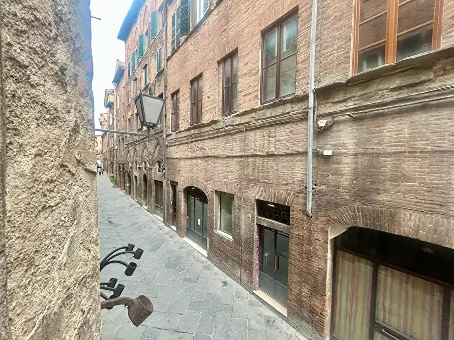 Immagine 15 di Appartamento in vendita  a Siena