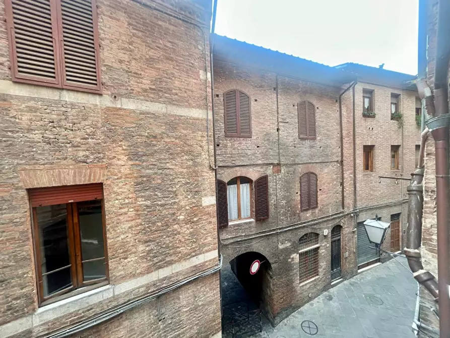 Immagine 18 di Appartamento in vendita  a Siena