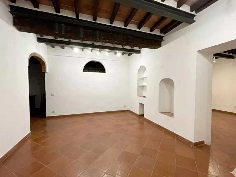 Immagine 10 di Appartamento in vendita  a Siena