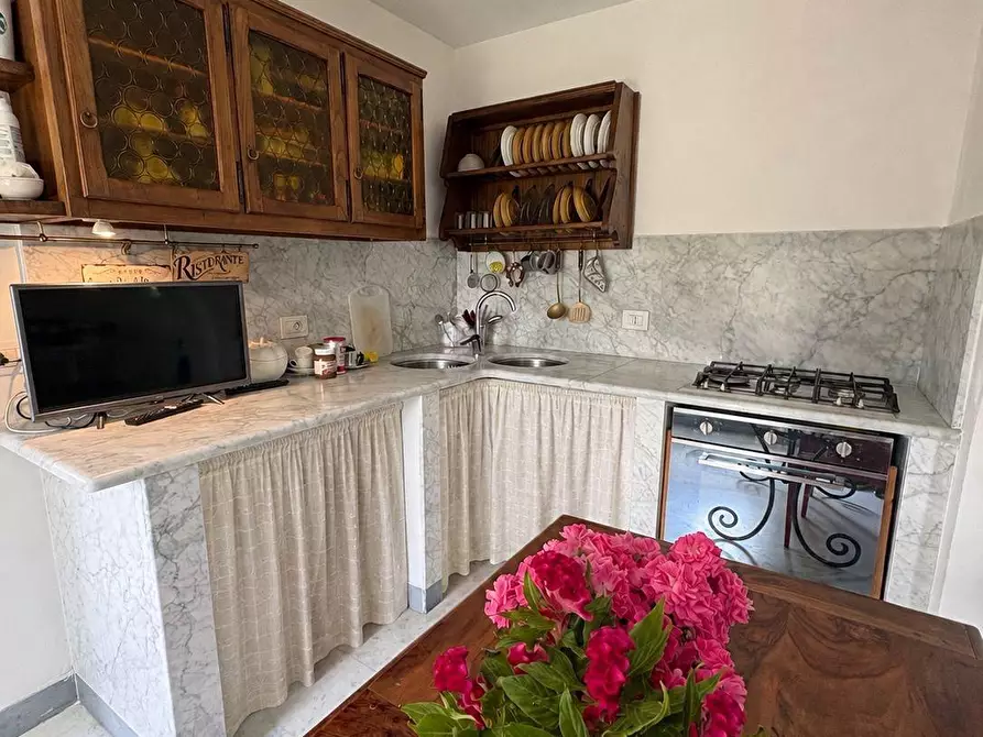 Immagine 10 di Appartamento in vendita  a Carrara