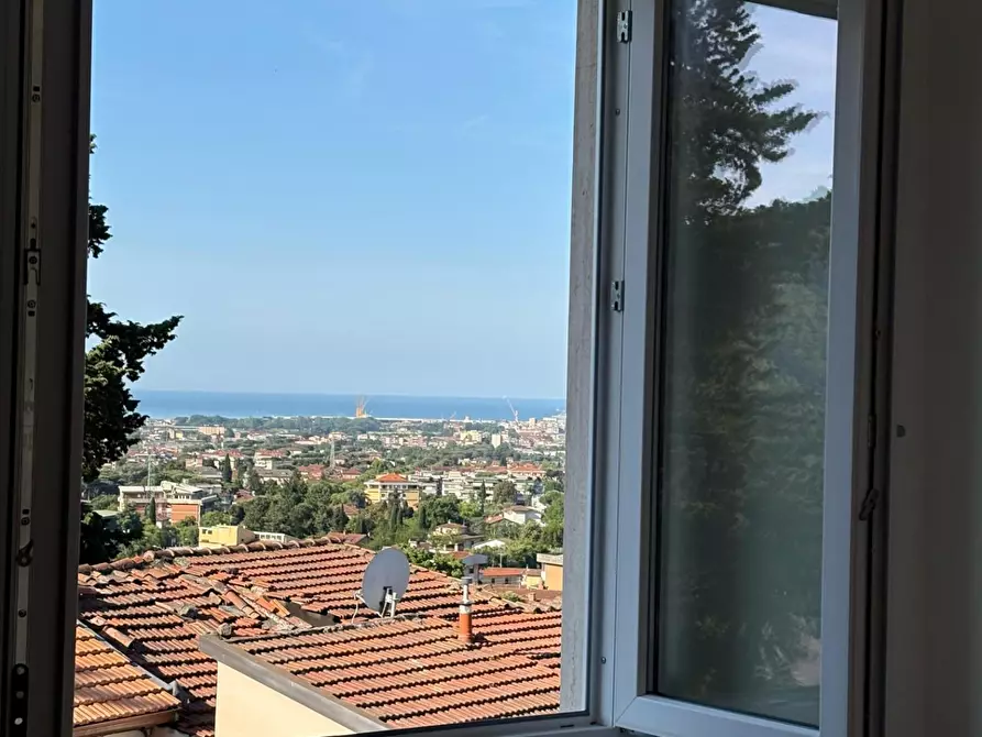 Immagine 8 di Appartamento in vendita  a Carrara