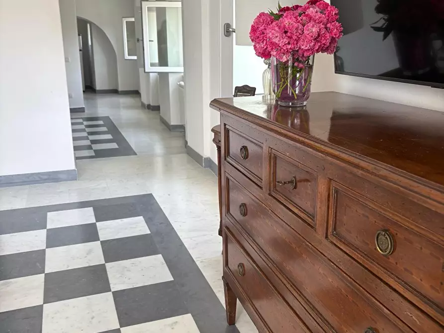 Immagine 2 di Appartamento in vendita  a Carrara