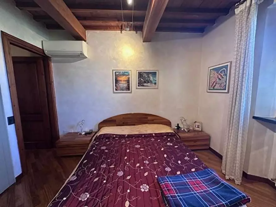 Immagine 11 di Casa bifamiliare in vendita  a Cascina