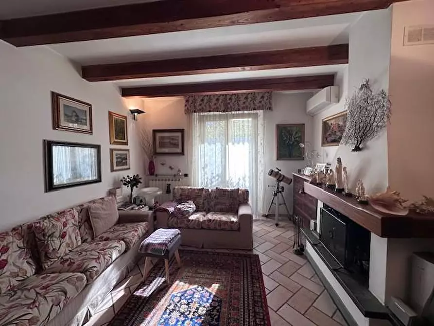 Immagine 1 di Casa bifamiliare in vendita  a Cascina