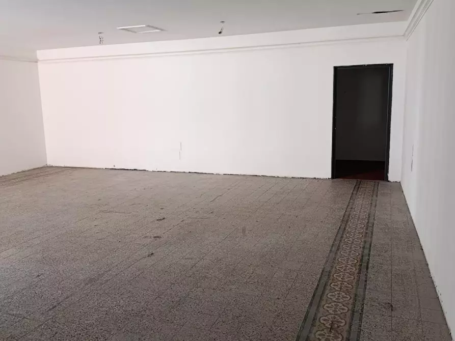 Immagine 11 di Locale commerciale in affitto  a Livorno