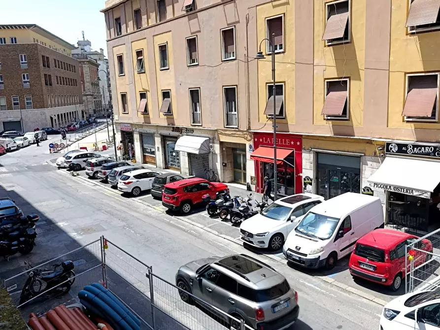 Immagine 20 di Locale commerciale in affitto  a Livorno