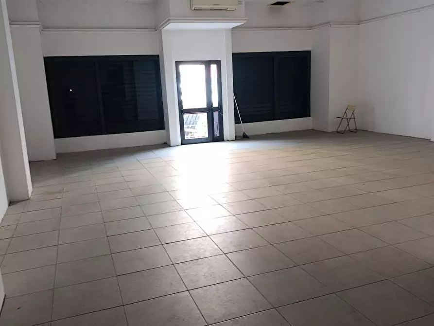 Immagine 7 di Locale commerciale in affitto  a Livorno