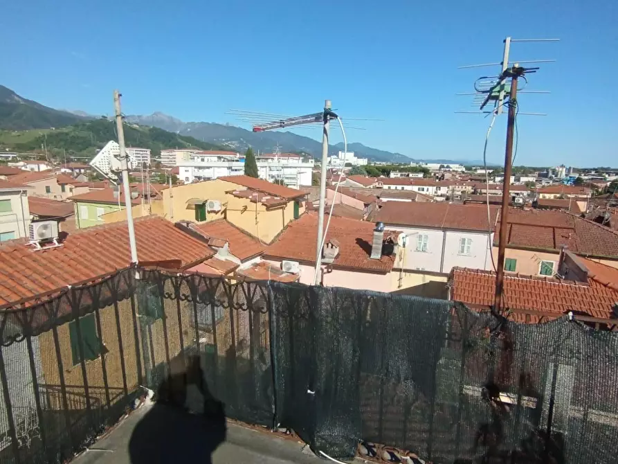 Immagine 11 di Appartamento in vendita  a Carrara