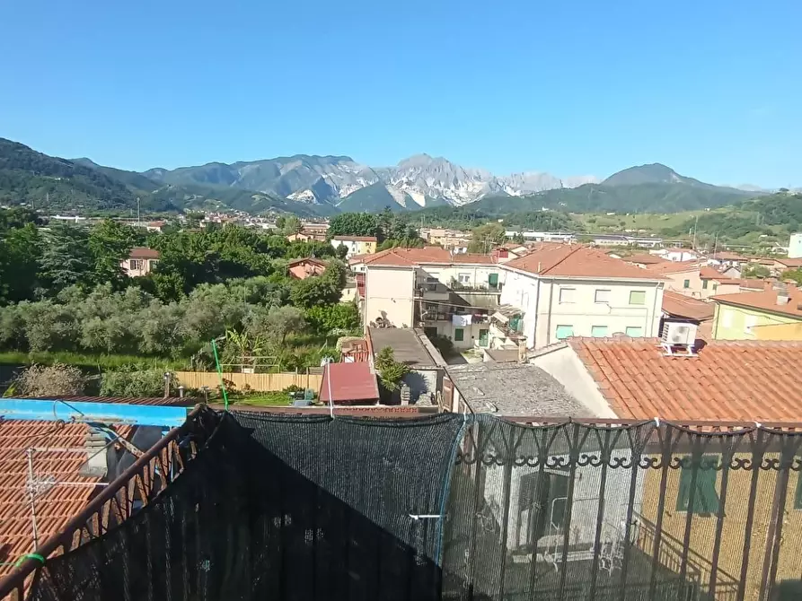 Immagine 6 di Appartamento in vendita  a Carrara