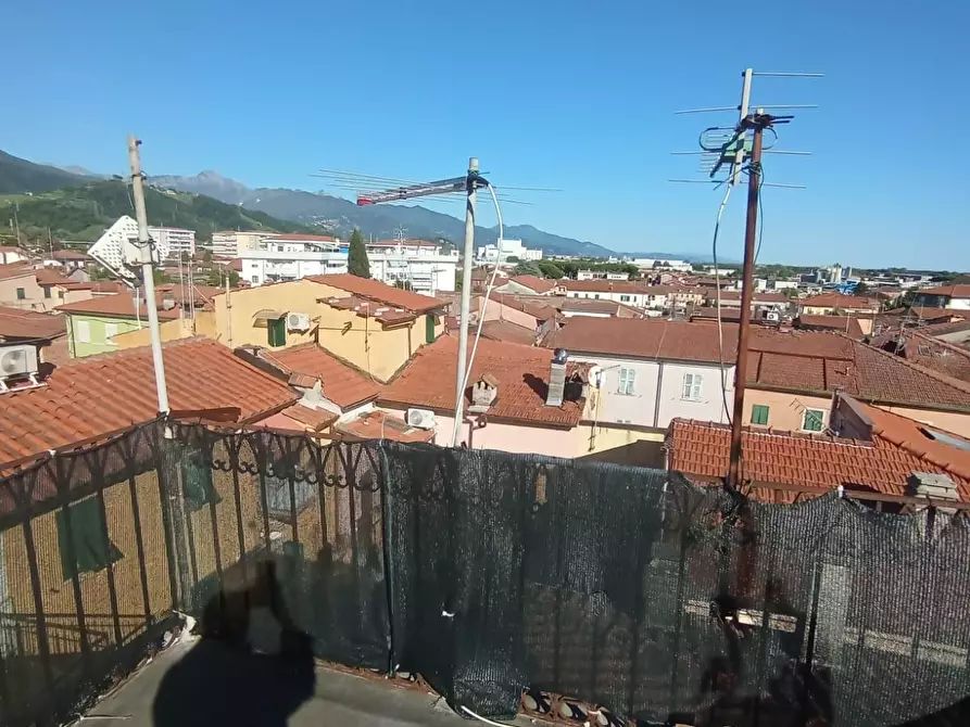 Immagine 18 di Appartamento in vendita  a Carrara