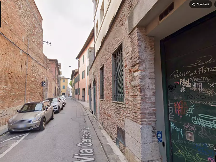 Immagine 2 di Garage in vendita  a Pisa