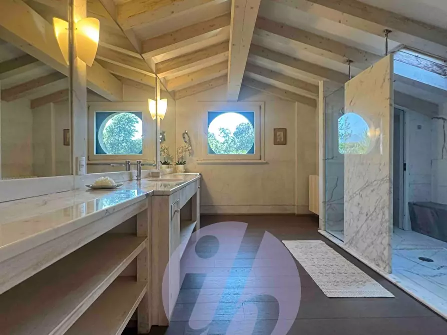 Immagine 22 di Villa in affitto  a Pietrasanta