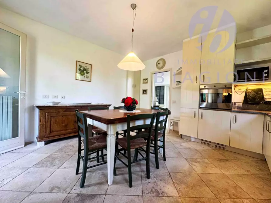 Immagine 14 di Villa in affitto  a Pietrasanta
