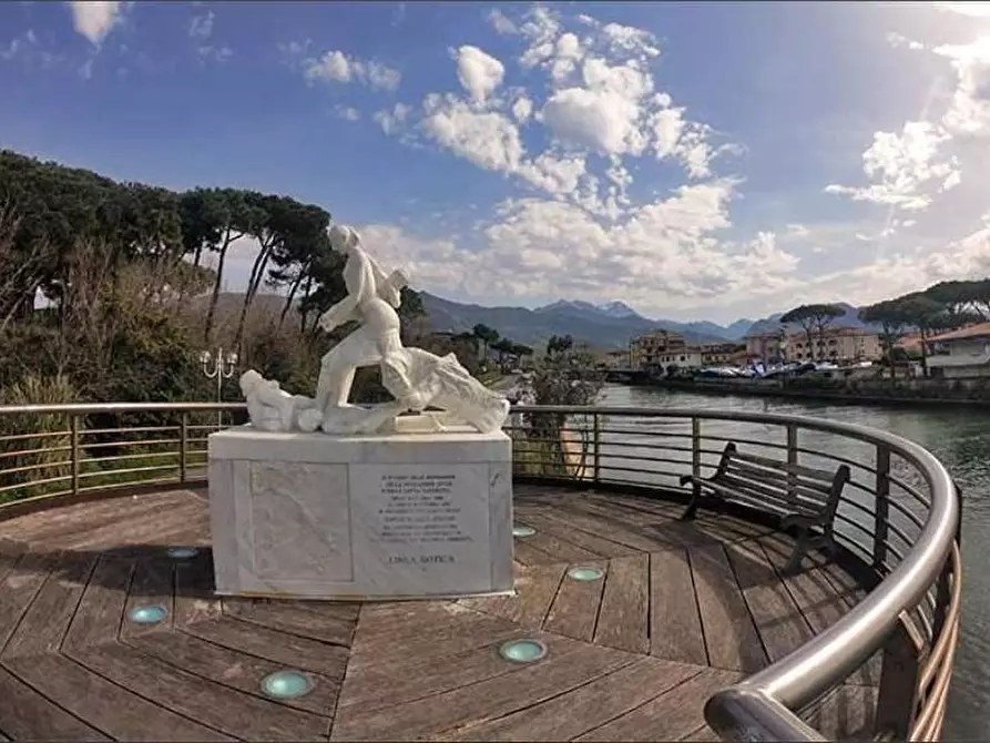 Immagine 33 di Casa bifamiliare in vendita  a Montignoso