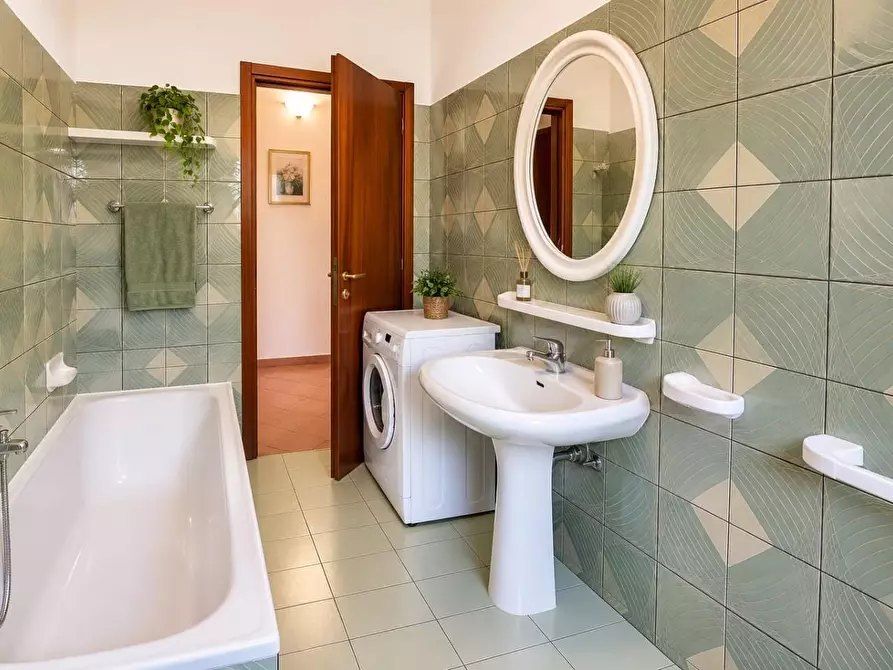 Immagine 11 di Casa bifamiliare in vendita  a Montignoso
