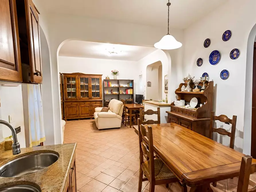 Immagine 2 di Casa bifamiliare in vendita  a Montignoso