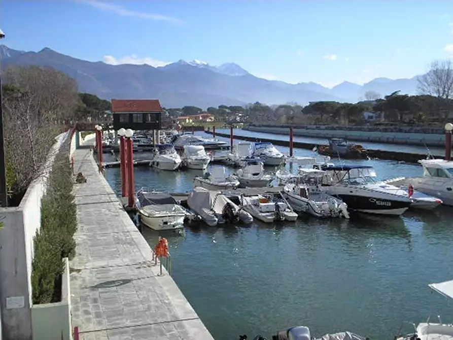Immagine 32 di Casa bifamiliare in vendita  a Montignoso