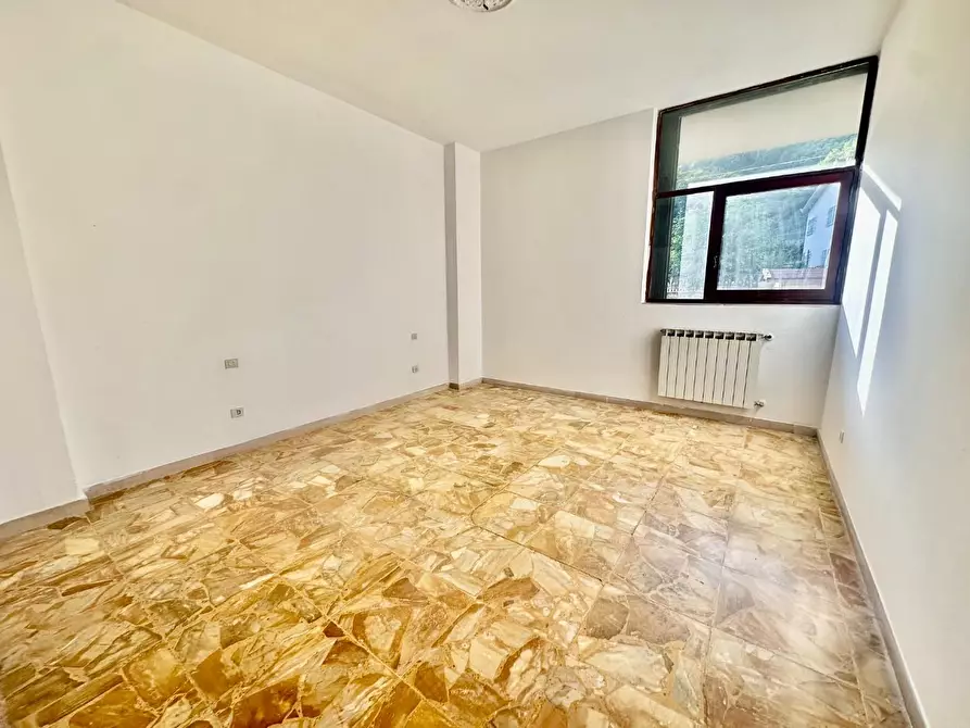 Immagine 8 di Appartamento in vendita  a Carrara