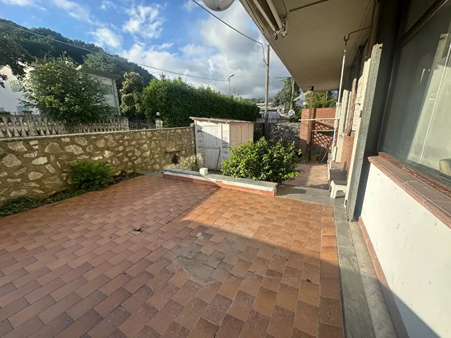 Immagine 12 di Appartamento in vendita  a Carrara