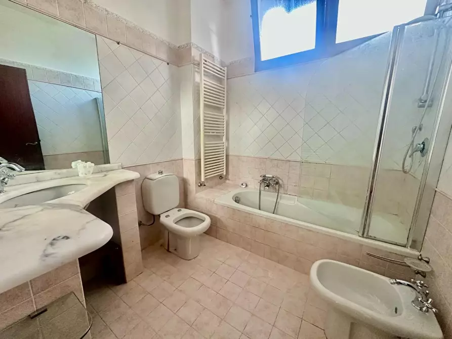 Immagine 9 di Appartamento in vendita  a Carrara