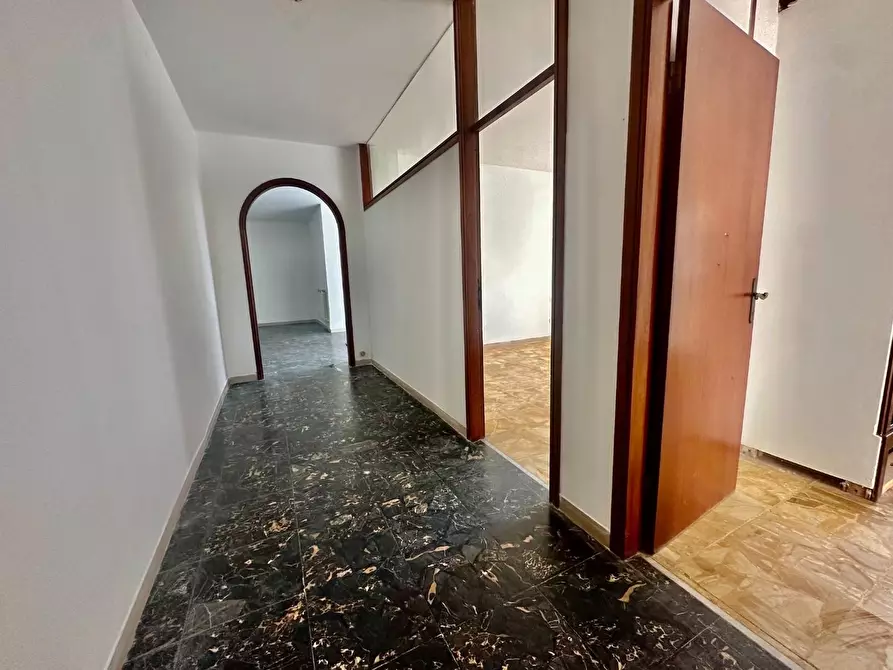 Immagine 10 di Appartamento in vendita  a Carrara