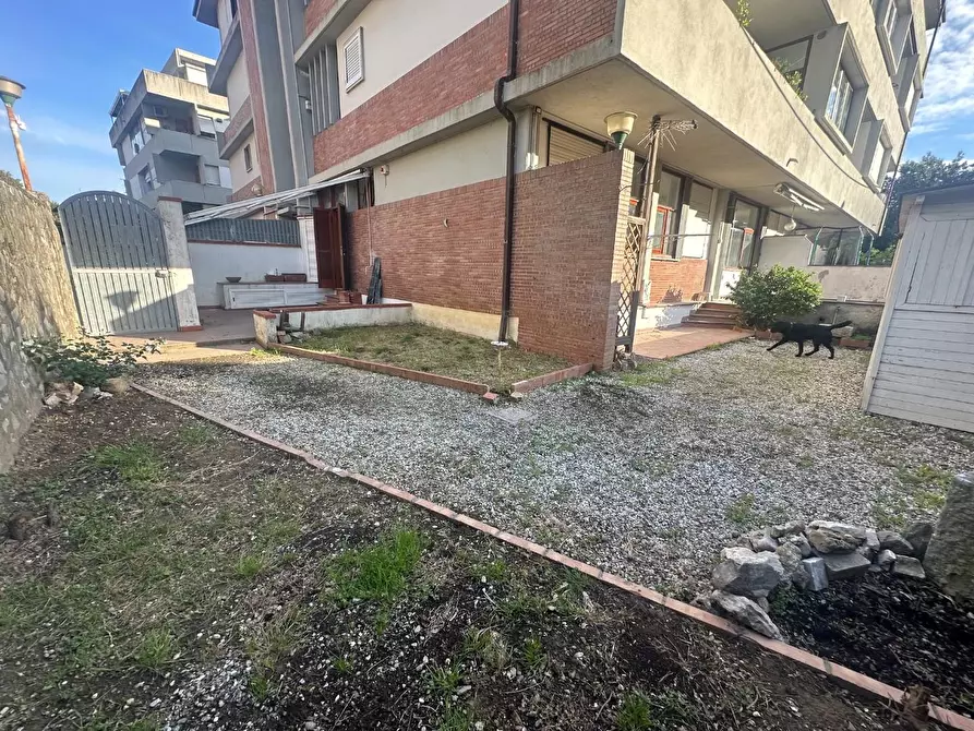 Immagine 13 di Appartamento in vendita  a Carrara