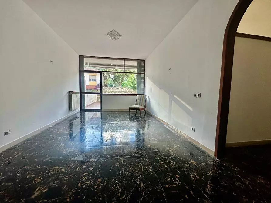 Immagine 16 di Appartamento in vendita  a Carrara