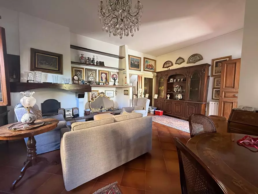 Immagine 23 di Villa in vendita  a Viareggio