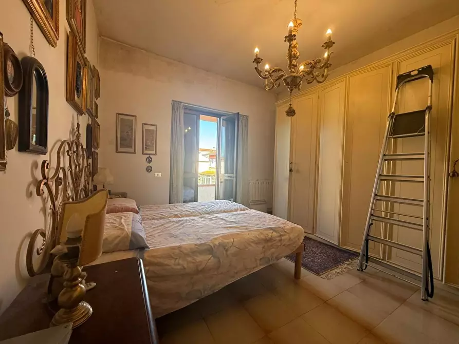 Immagine 12 di Villa in vendita  a Viareggio