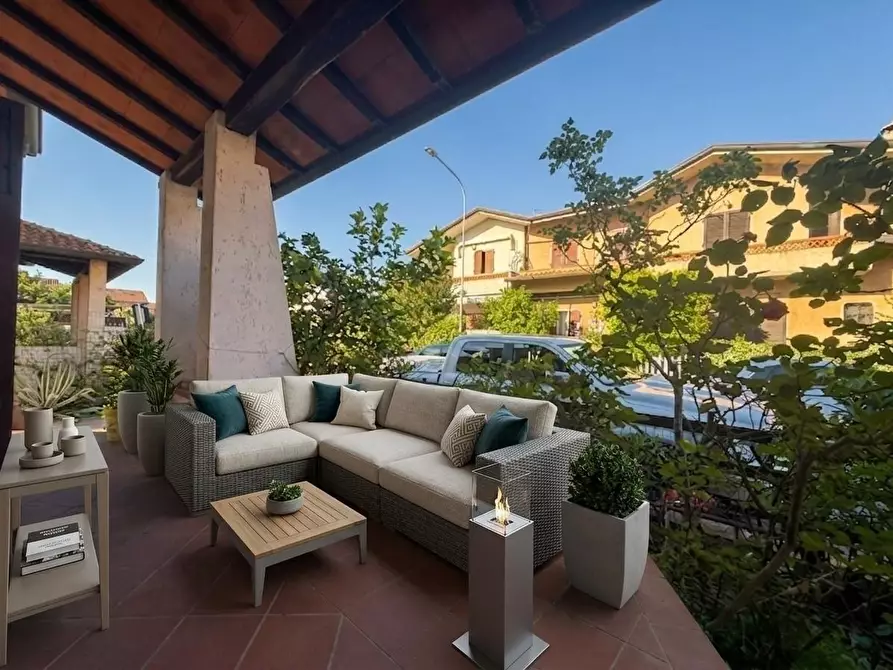 Immagine 1 di Villa in vendita  a Viareggio